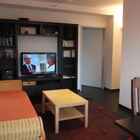 - 1 Apartamento *